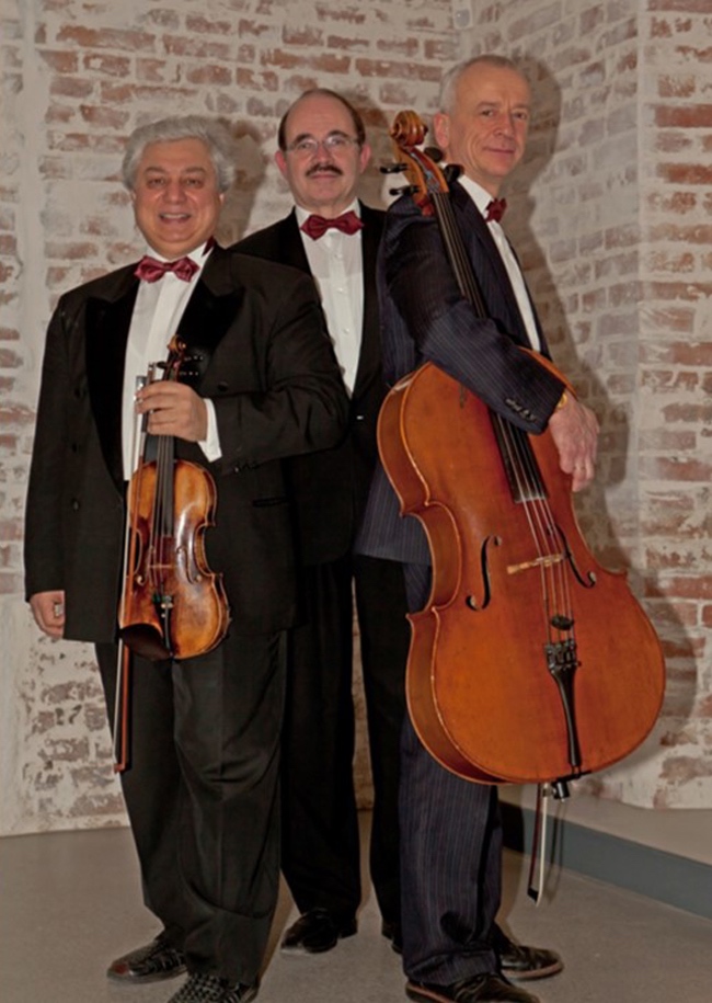 Trio ad libitum